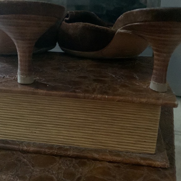 Chanel interlocking CC logo Suede Mules. Size :8:5 - Picture 4 of 5